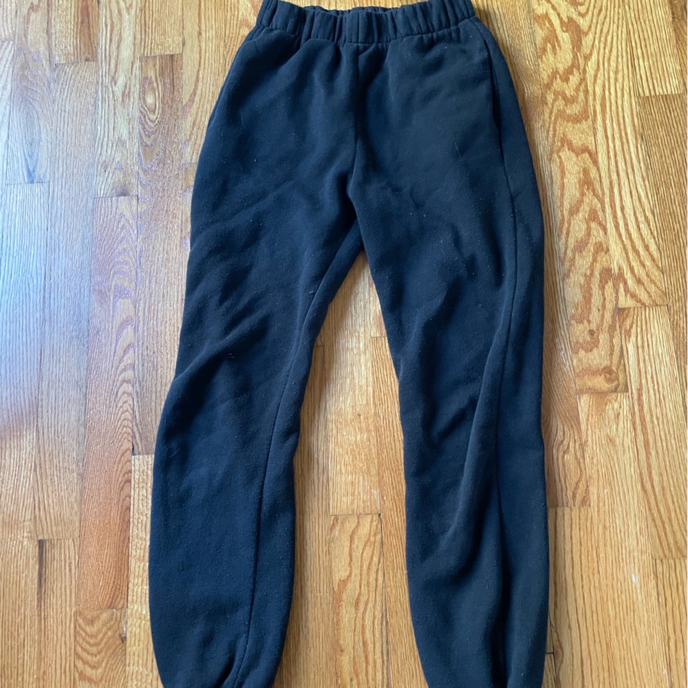 black sweatpants with pockets